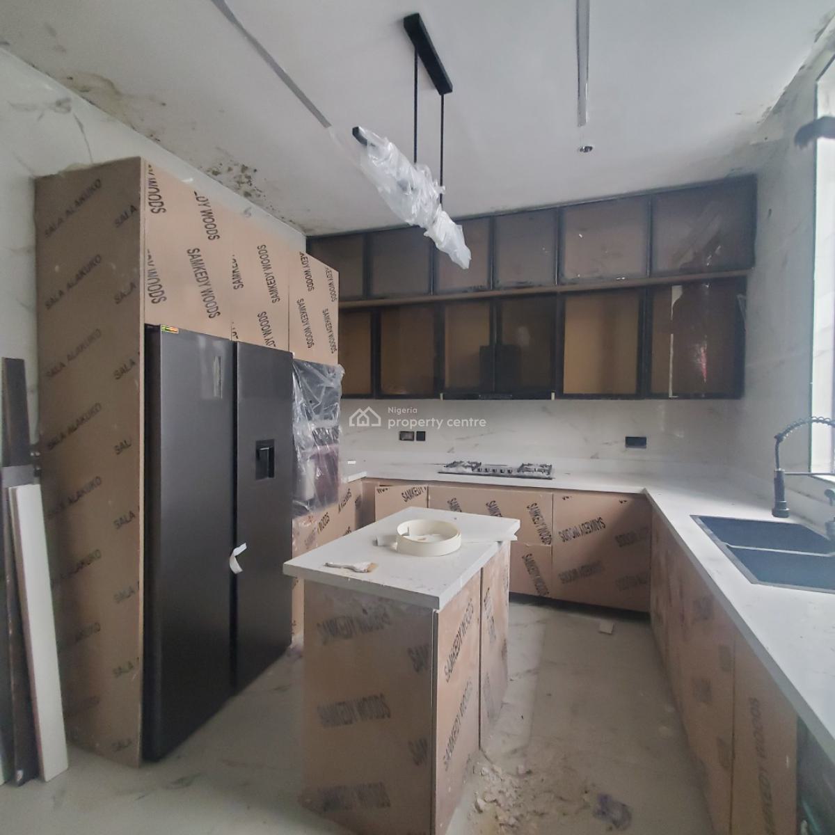 Exquisite 5bedroom Duplex with a Bq in a Secured Vicinity, Lekki Phase 1, Lekki, Lagos, House for Sale