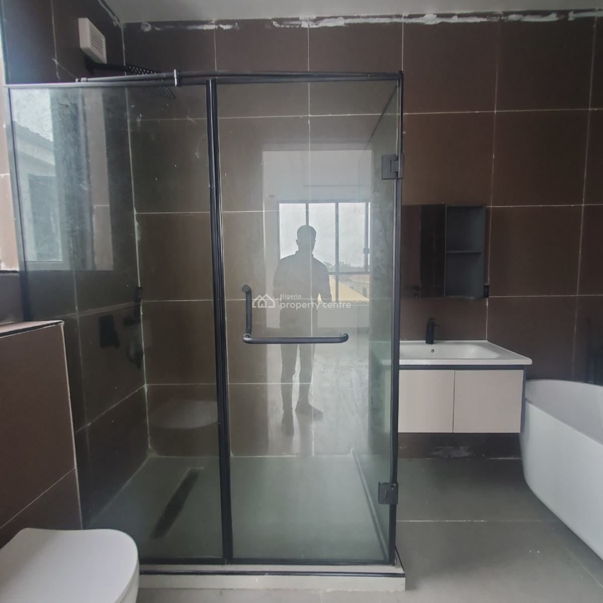 Exquisite 5bedroom Duplex with a Bq in a Secured Vicinity, Lekki Phase 1, Lekki, Lagos, House for Sale