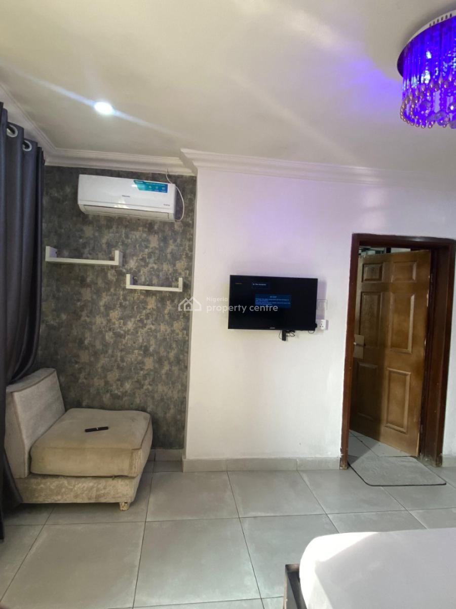 Fully Furnished Large and Spacious Room, Shared Apartment, Off Lekki Conservation, Lekki, Lagos, Flat / Apartment for Rent