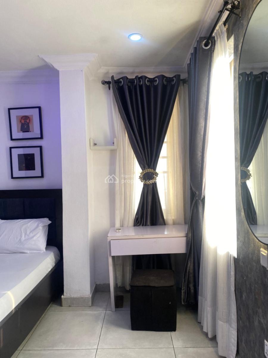 Fully Furnished Large and Spacious Room, Shared Apartment, Off Lekki Conservation, Lekki, Lagos, Flat / Apartment for Rent