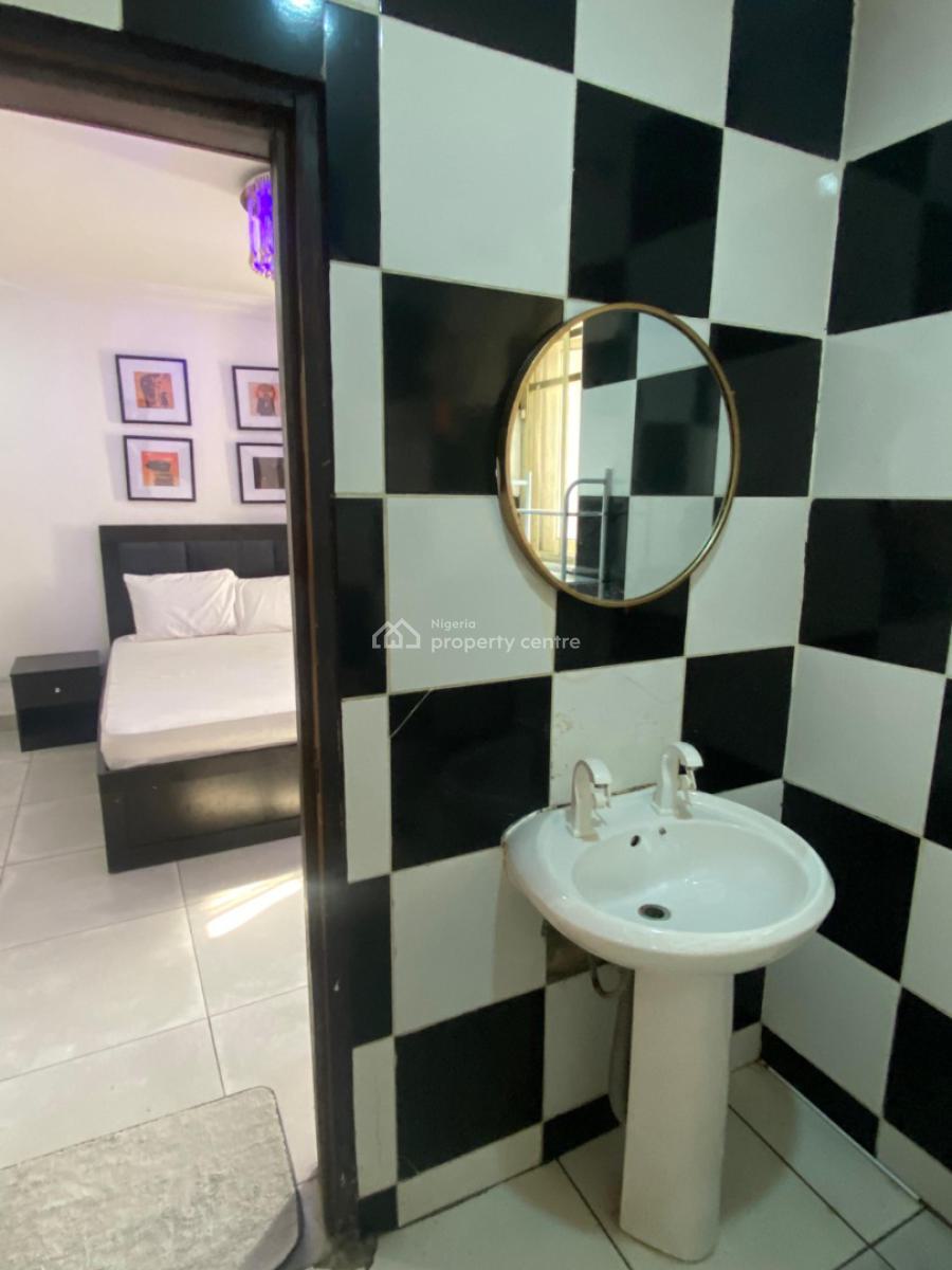 Fully Furnished Large and Spacious Room, Shared Apartment, Off Lekki Conservation, Lekki, Lagos, Flat / Apartment for Rent