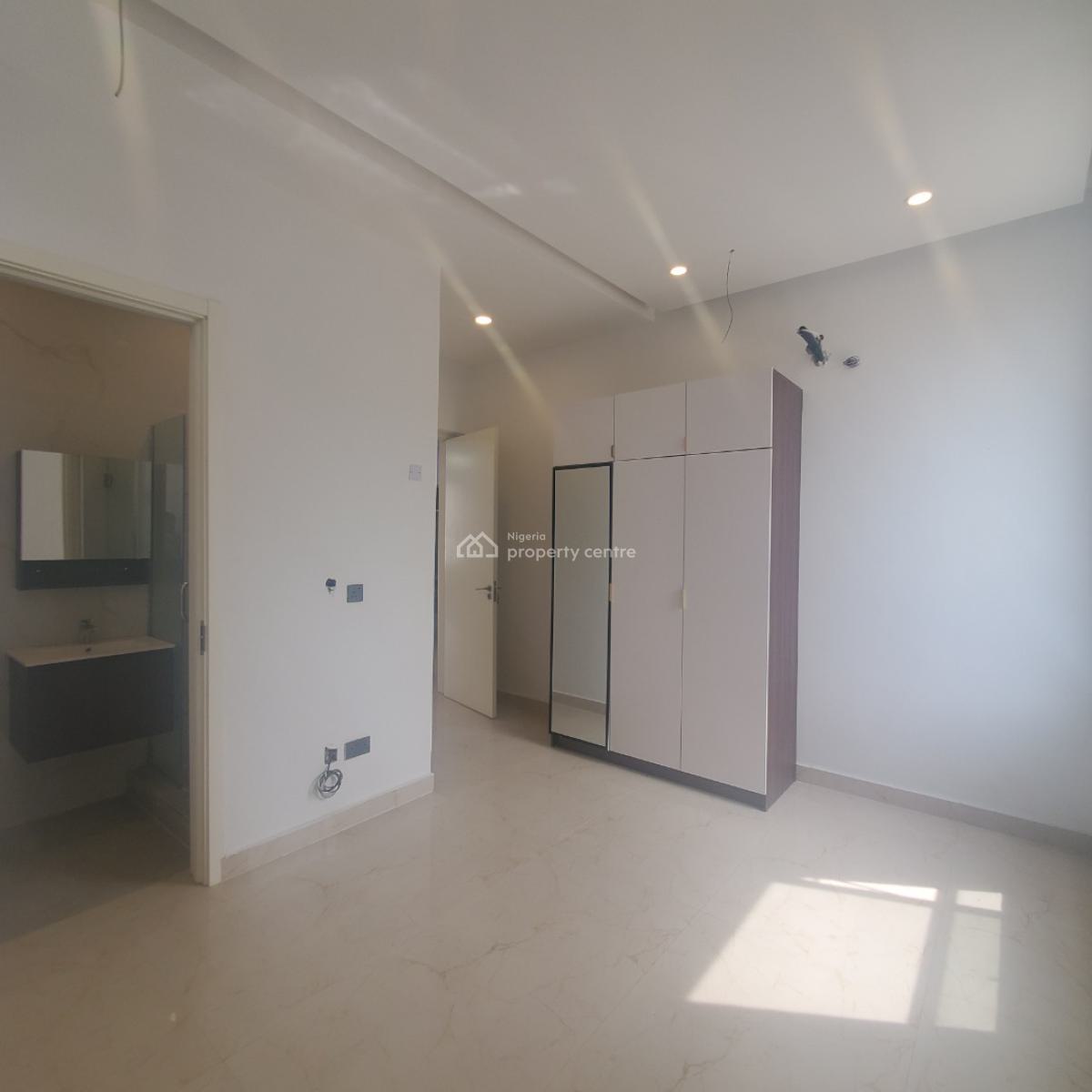 Magnificent 4bedroom Maisonette with a Pool, Lekki Phase 1, Lekki, Lagos, Flat / Apartment for Sale