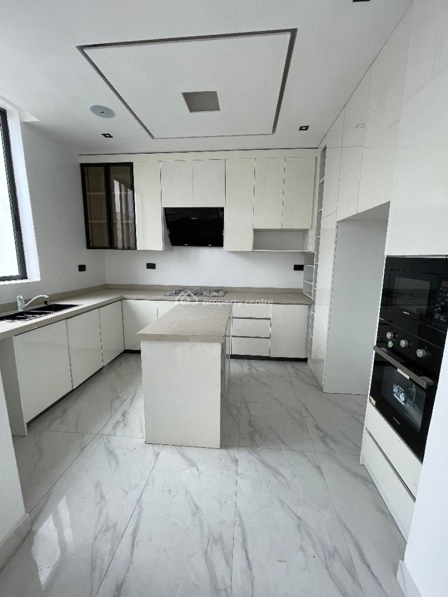 Fully Serviced 2bedroom Apartment, Freedom Way, Lekki Phase 1, Lekki, Lagos, Flat / Apartment for Sale