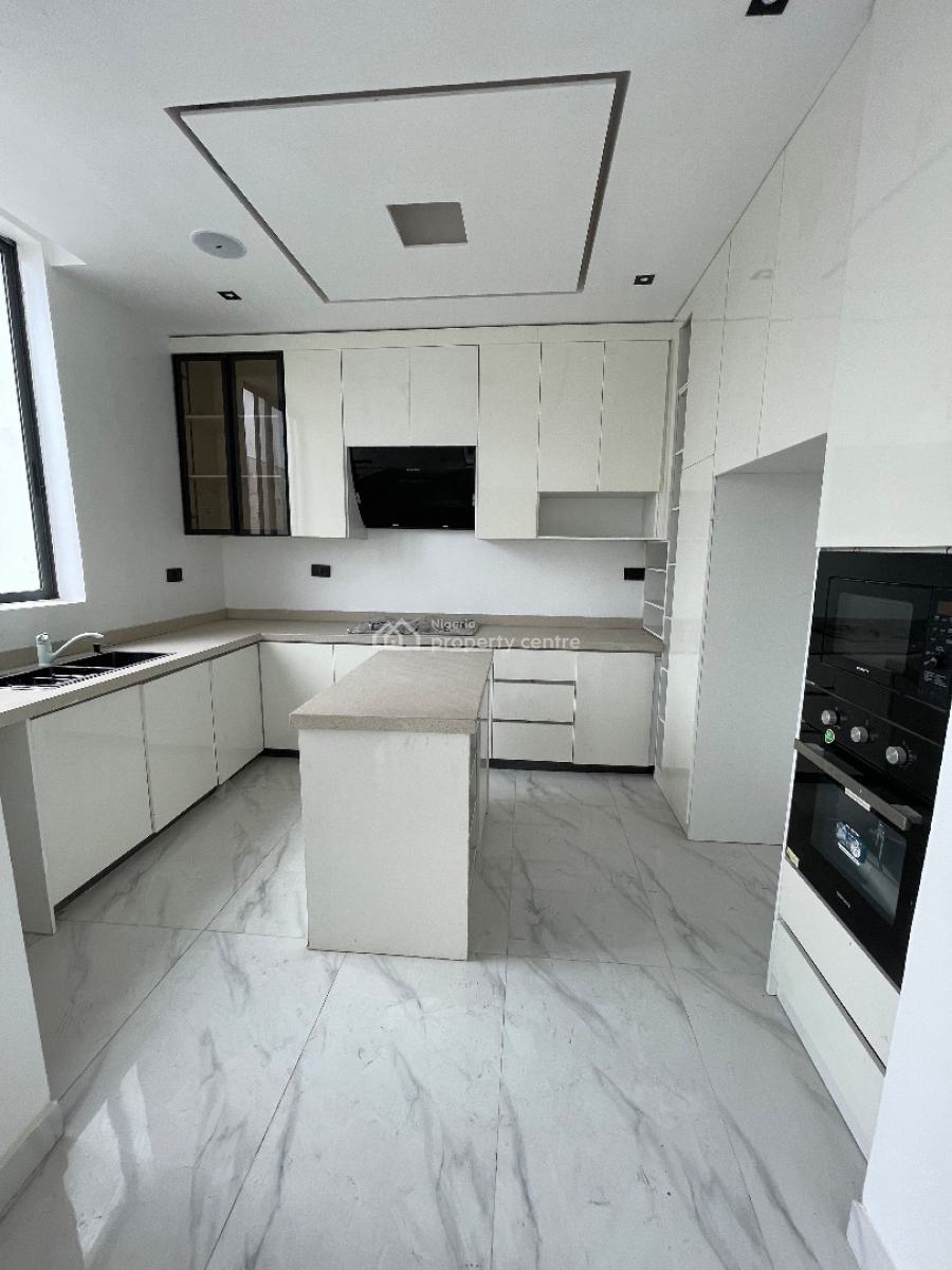 Fully Serviced 2bedroom Apartment, Freedom Way, Lekki Phase 1, Lekki, Lagos, Flat / Apartment for Sale