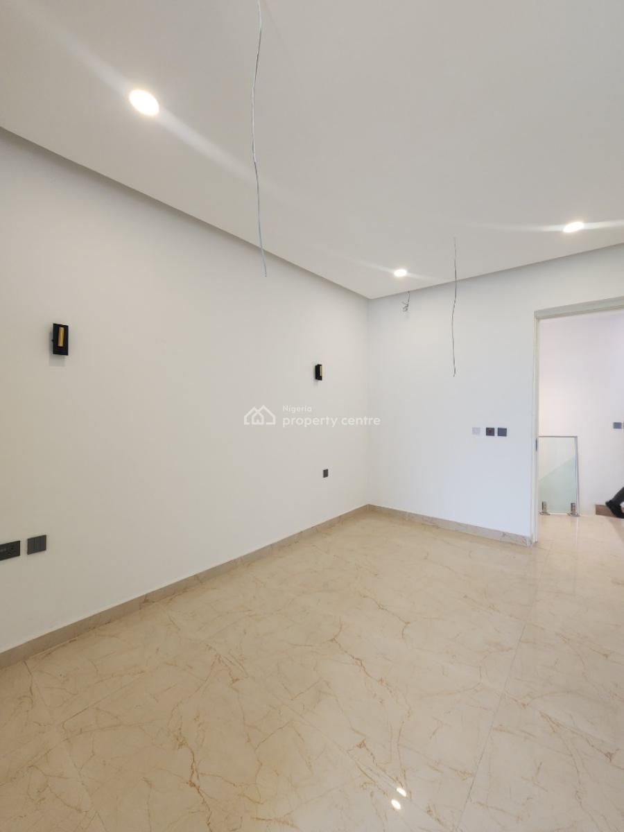 Luxury 4 Bedroom Maisonette with a Bq, & Pool, Lekki Phase 1, Lekki, Lagos, Flat / Apartment for Sale