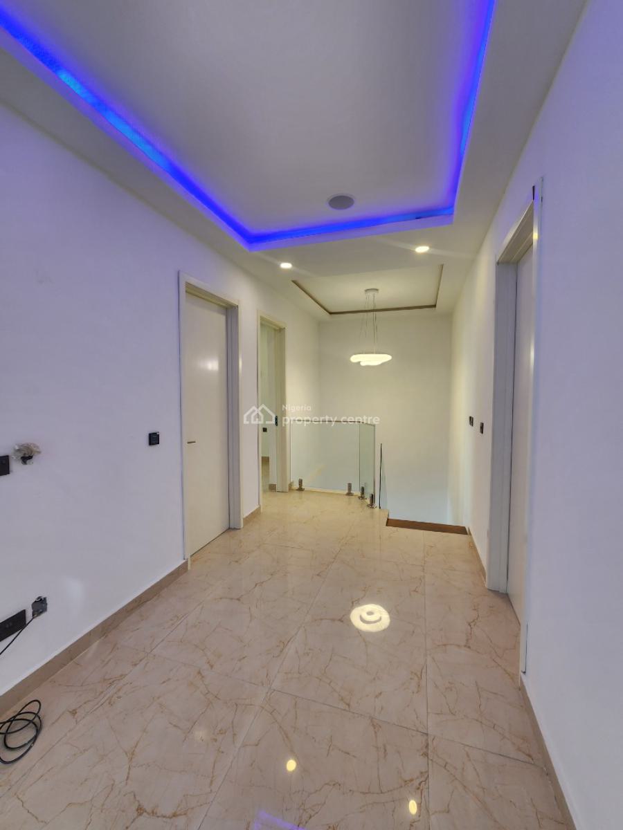 Luxury 4 Bedroom Maisonette with a Bq, & Pool, Lekki Phase 1, Lekki, Lagos, Flat / Apartment for Sale
