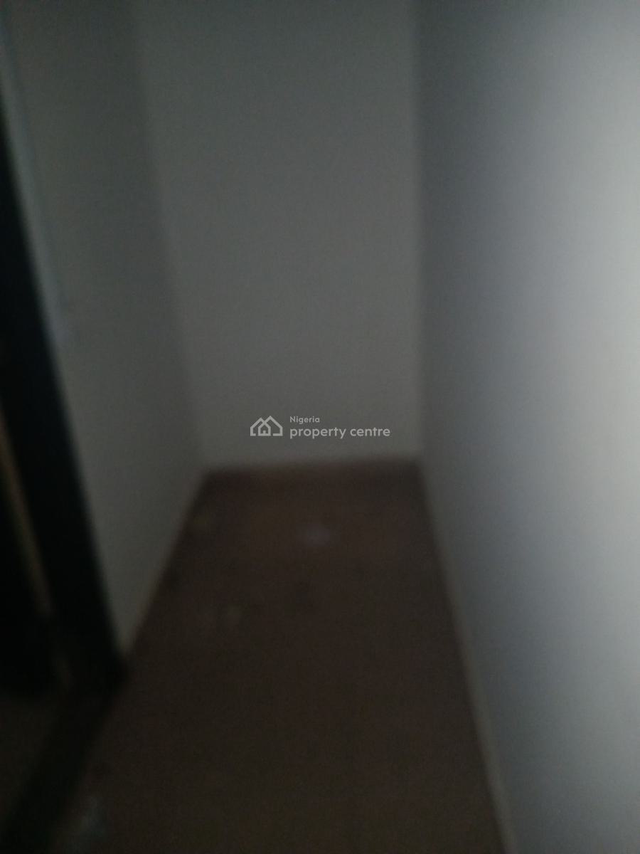 Neatly Used Mini Flat Downstairs Apartment Spacious, Unity Estate New Road Gbetu, Awoyaya, Ibeju Lekki, Lagos, Mini Flat (room and Parlour) for Rent