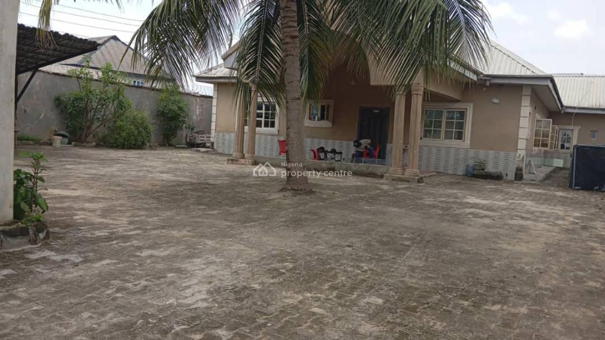 Well Maintained 3 Bedroom Bungalow with Spacious Compound, Abijo Gra, Ajah, Lagos, Detached Bungalow for Sale