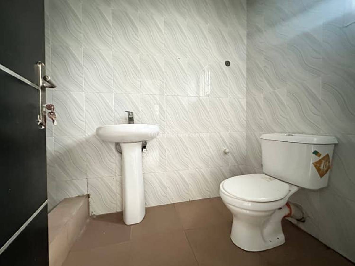 Spacious 3 Bedroom Apartment, Ajah, Lagos, Flat / Apartment for Rent