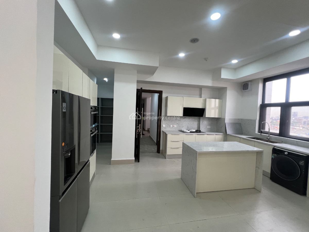 3 Bedroom Apartment Plus Gym, Swimming Pool, Elevator, Lekki Phase 1, Lekki, Lagos, Flat / Apartment for Sale