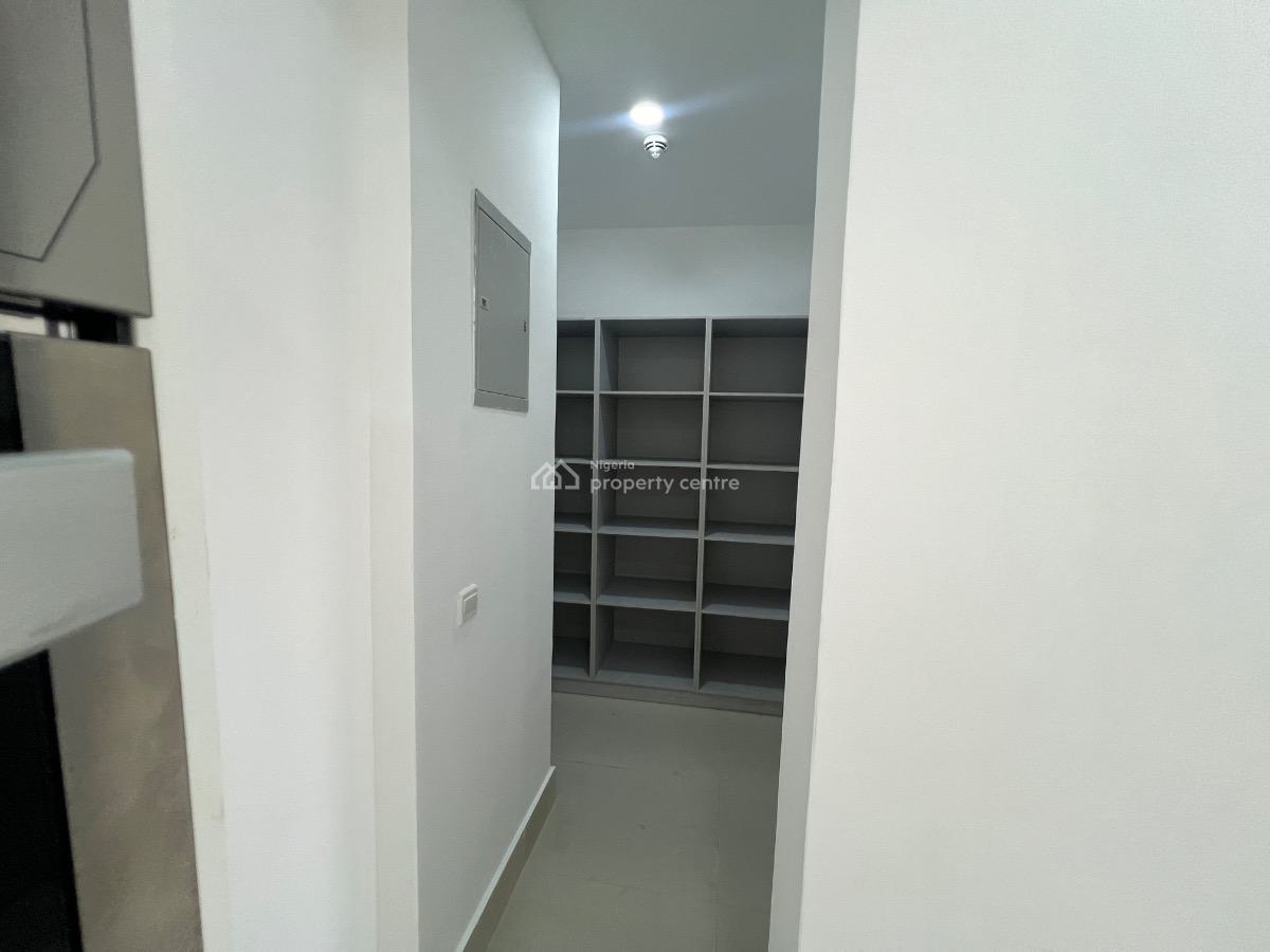 3 Bedroom Apartment Plus Gym, Swimming Pool, Elevator, Lekki Phase 1, Lekki, Lagos, Flat / Apartment for Sale