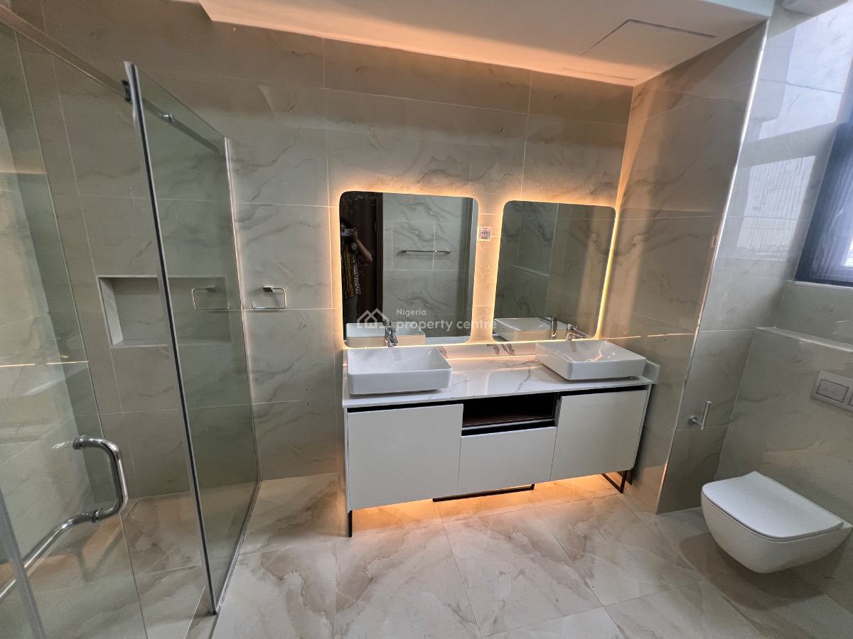 3 Bedroom Apartment Plus Gym, Swimming Pool, Elevator, Lekki Phase 1, Lekki, Lagos, Flat / Apartment for Sale