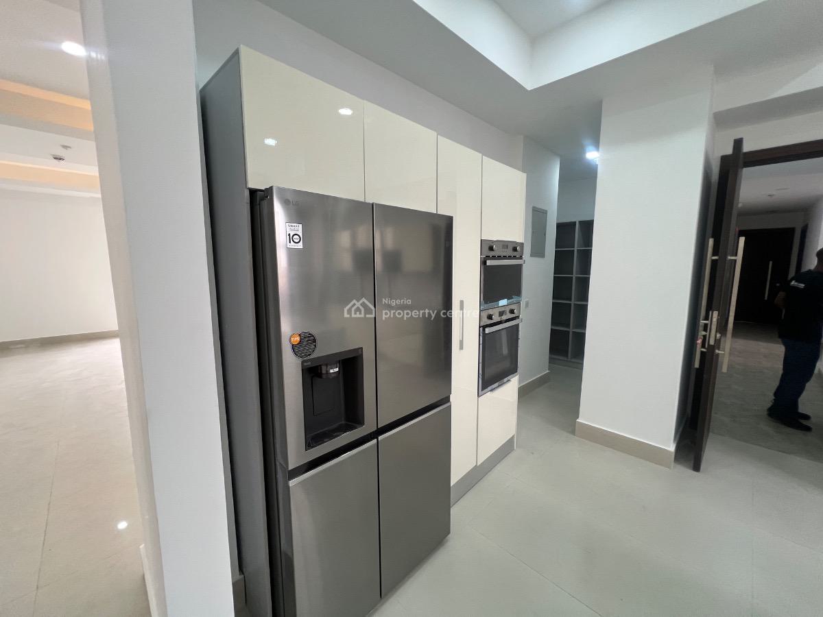 3 Bedroom Apartment Plus Gym, Swimming Pool, Elevator, Lekki Phase 1, Lekki, Lagos, Flat / Apartment for Sale
