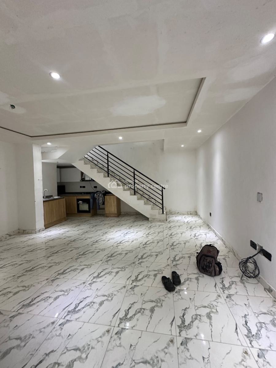 Spaciously Built 2 Bedroom Terrace Duplex with Pool and Gym, Lekki Phase 1, Lekki, Lagos, Terraced Duplex for Rent