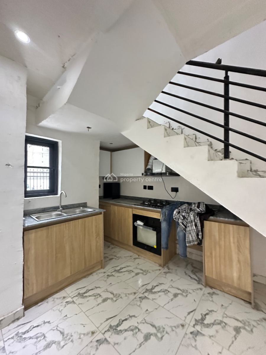Spaciously Built 2 Bedroom Terrace Duplex with Pool and Gym, Lekki Phase 1, Lekki, Lagos, Terraced Duplex for Rent