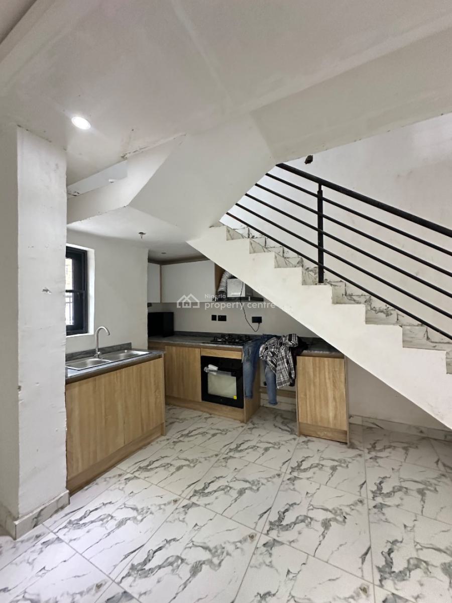 Spaciously Built 2 Bedroom Terrace Duplex with Pool and Gym, Lekki Phase 1, Lekki, Lagos, Terraced Duplex for Rent