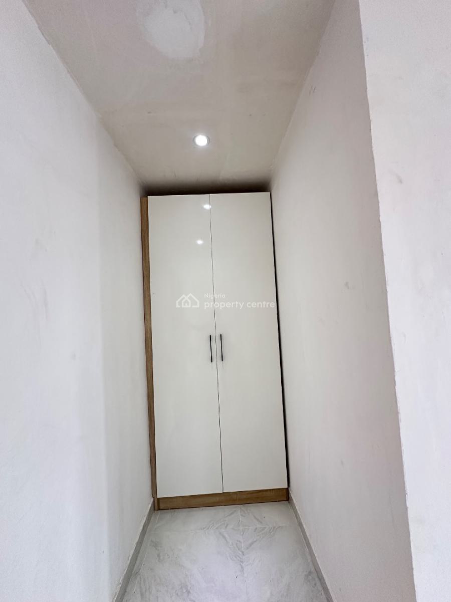 Spaciously Built 2 Bedroom Terrace Duplex with Pool and Gym, Lekki Phase 1, Lekki, Lagos, Terraced Duplex for Rent