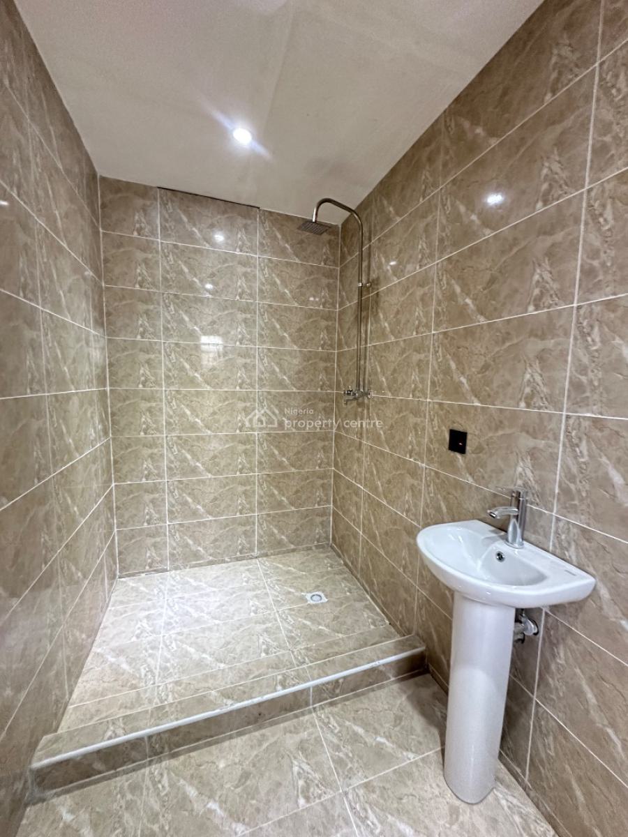 Spaciously Built 2 Bedroom Terrace Duplex with Pool and Gym, Lekki Phase 1, Lekki, Lagos, Terraced Duplex for Rent