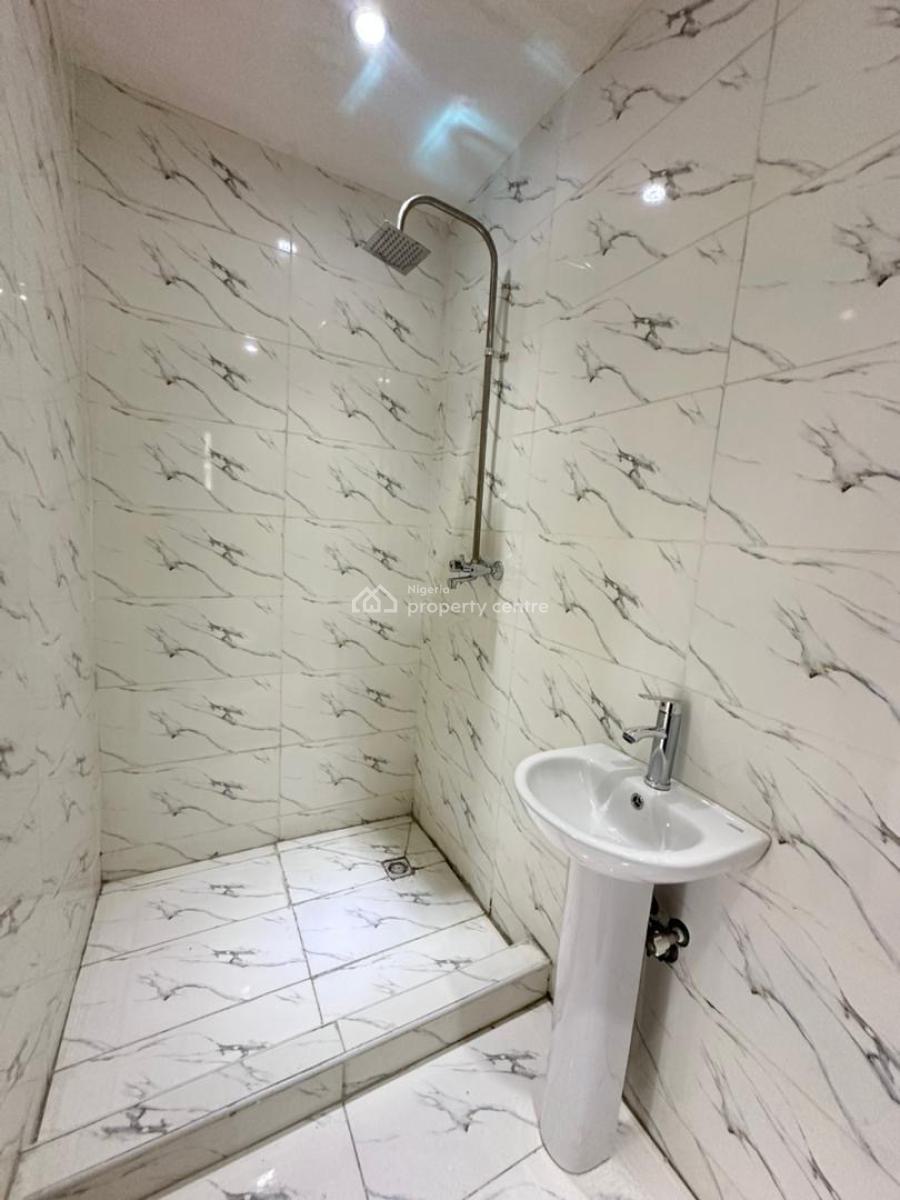 Spaciously Built 2 Bedroom Terrace Duplex with Swimming Pool & Gym, Lekki Phase 1, Lekki, Lagos, Flat / Apartment for Rent
