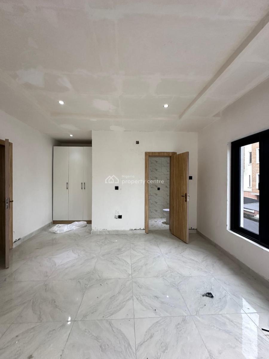 Spaciously Built 2 Bedroom Terrace Duplex with Swimming Pool & Gym, Lekki Phase 1, Lekki, Lagos, Flat / Apartment for Rent