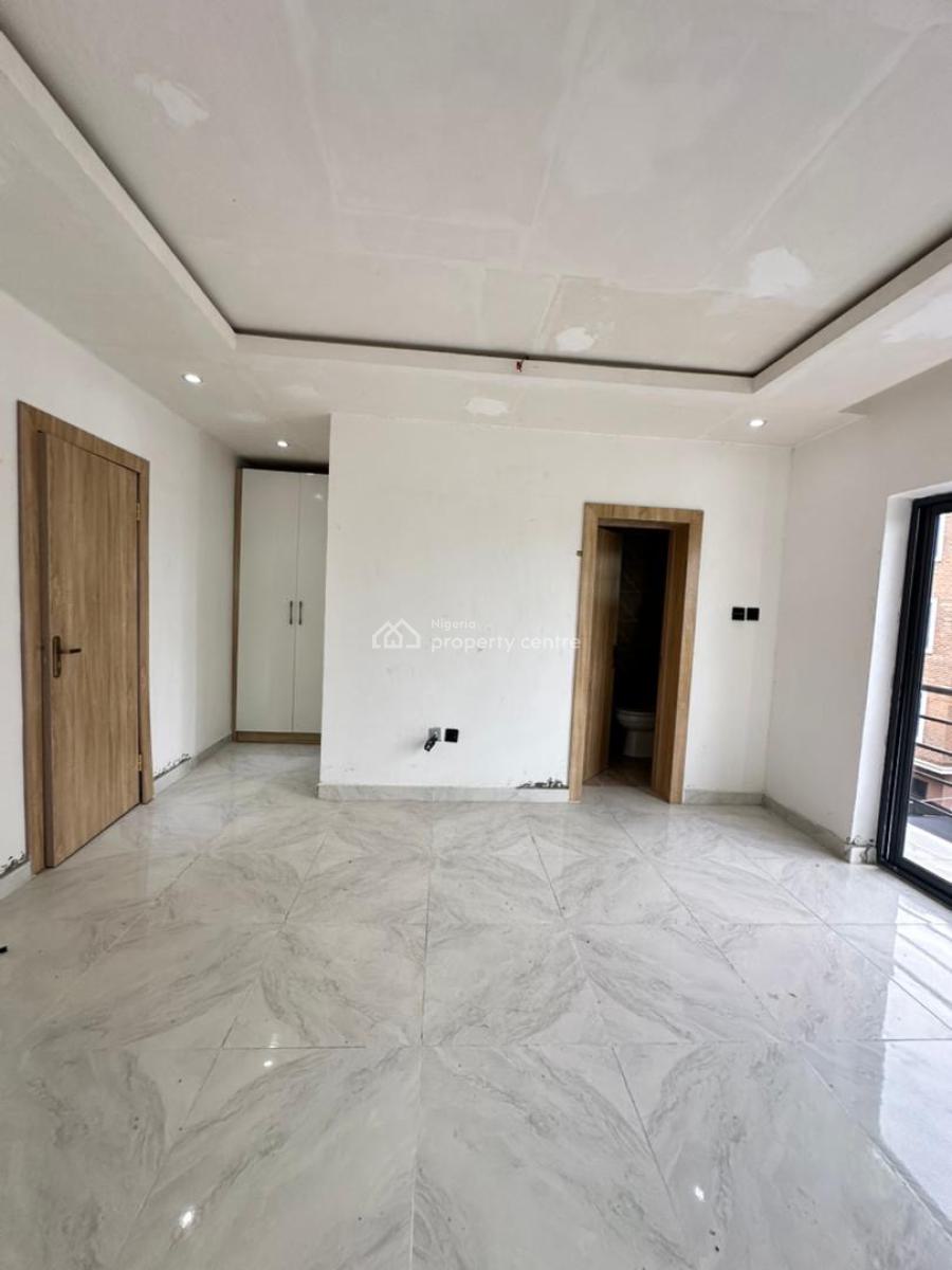 Spaciously Built 2 Bedroom Terrace Duplex with Swimming Pool & Gym, Lekki Phase 1, Lekki, Lagos, Flat / Apartment for Rent