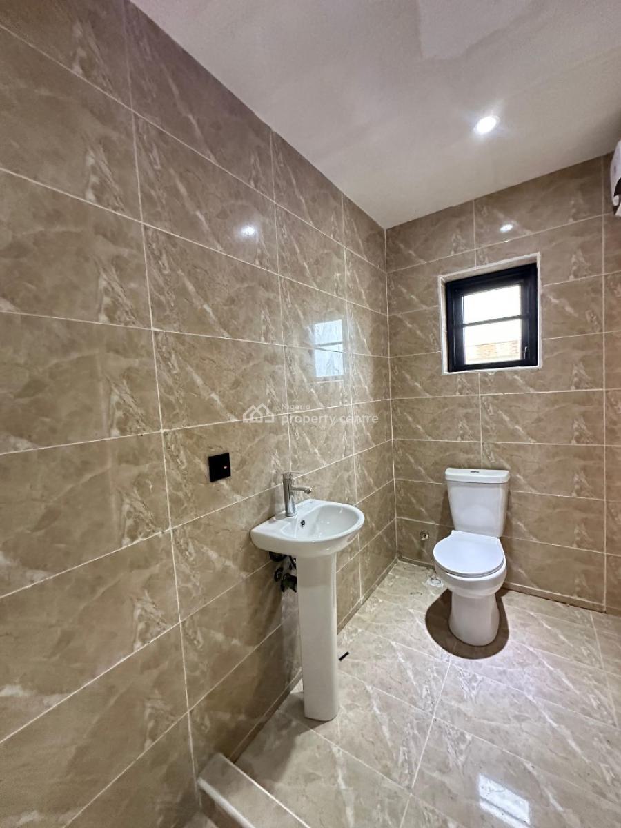 Spaciously Built 2 Bedroom Terrace Duplex with Swimming Pool & Gym, Lekki Phase 1, Lekki, Lagos, Flat / Apartment for Rent