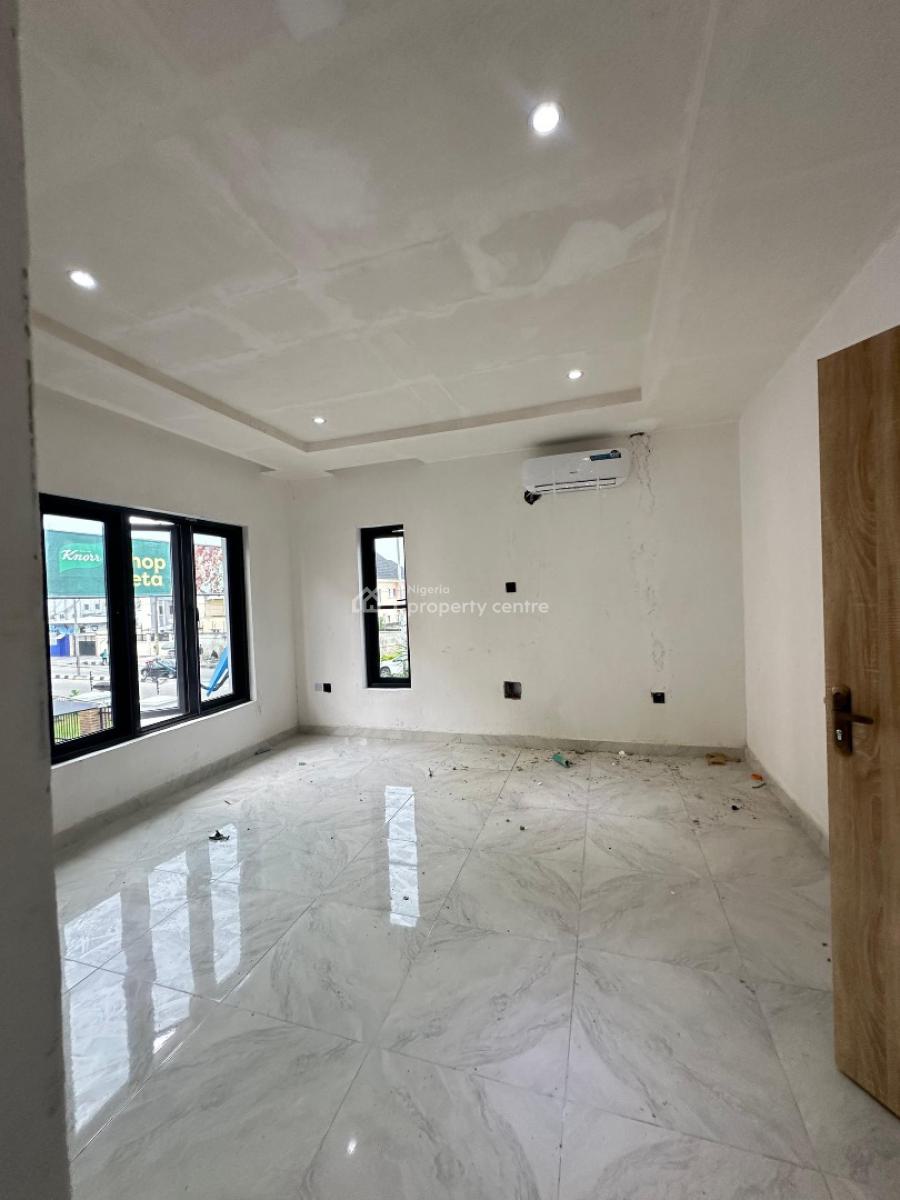 Spaciously Built 2 Bedroom Terrace Duplex with Swimming Pool & Gym, Lekki Phase 1, Lekki, Lagos, Flat / Apartment for Rent