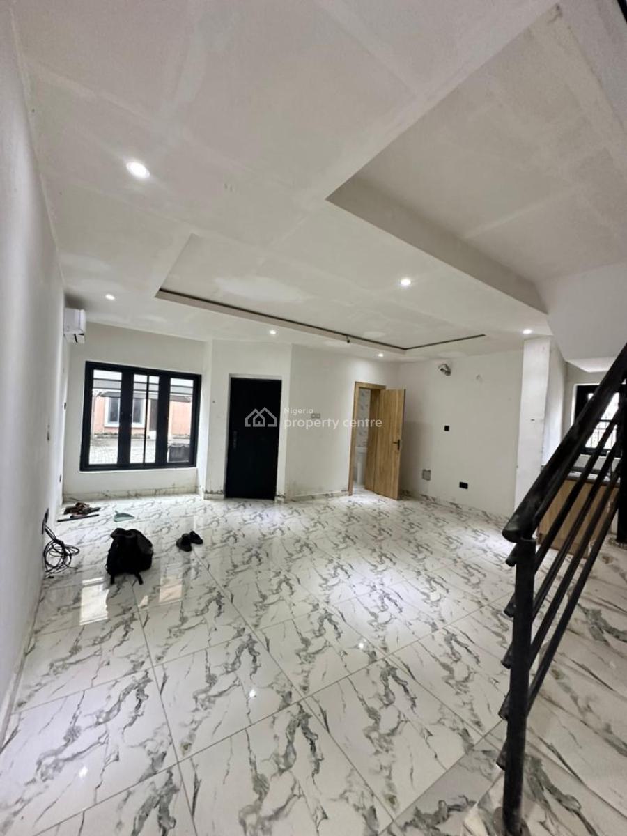 Spaciously Built 2 Bedroom Terrace Duplex with Swimming Pool & Gym, Lekki Phase 1, Lekki, Lagos, Flat / Apartment for Rent