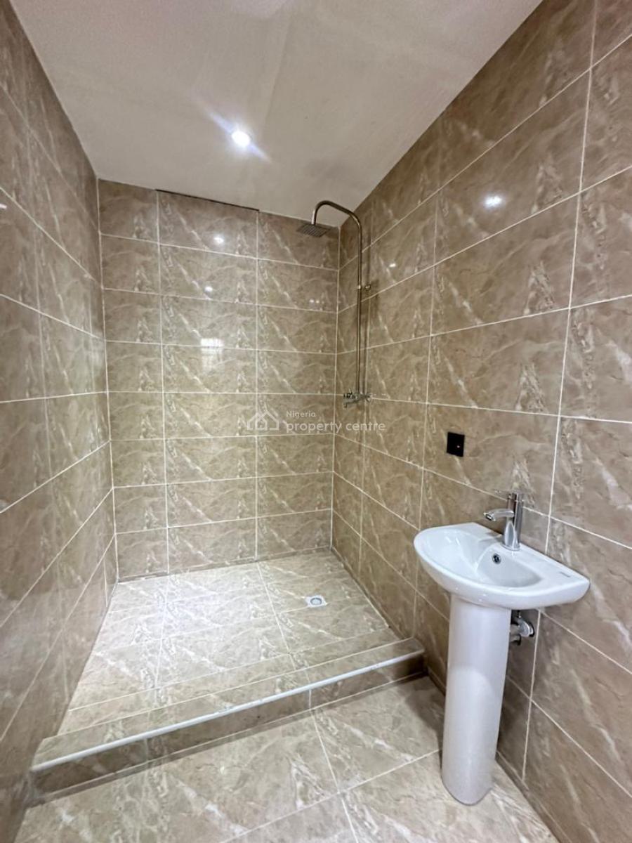 Spaciously Built 2 Bedroom Terrace Duplex with Swimming Pool & Gym, Lekki Phase 1, Lekki, Lagos, Flat / Apartment for Rent