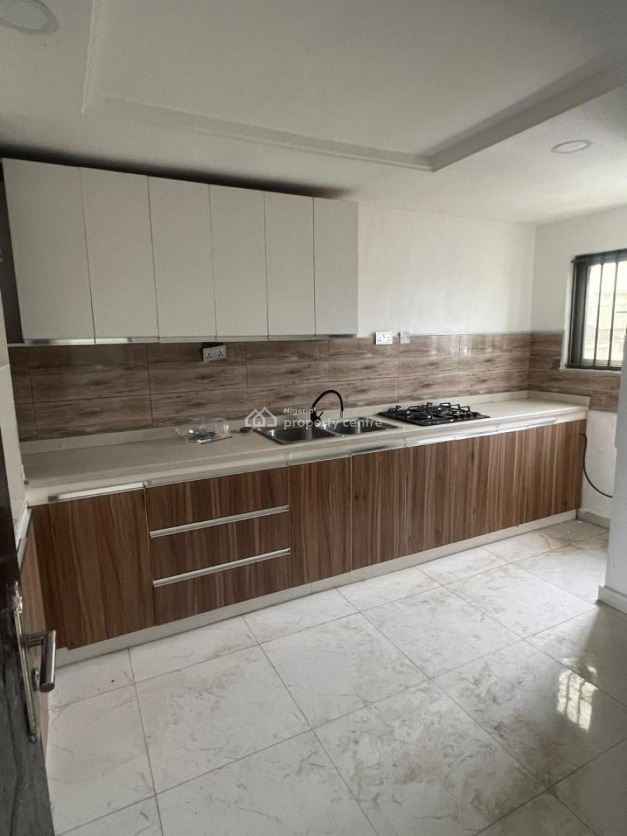 Specious 3 Bedrooms Flat, Ilasan, Lekki, Lagos, Flat / Apartment for Rent