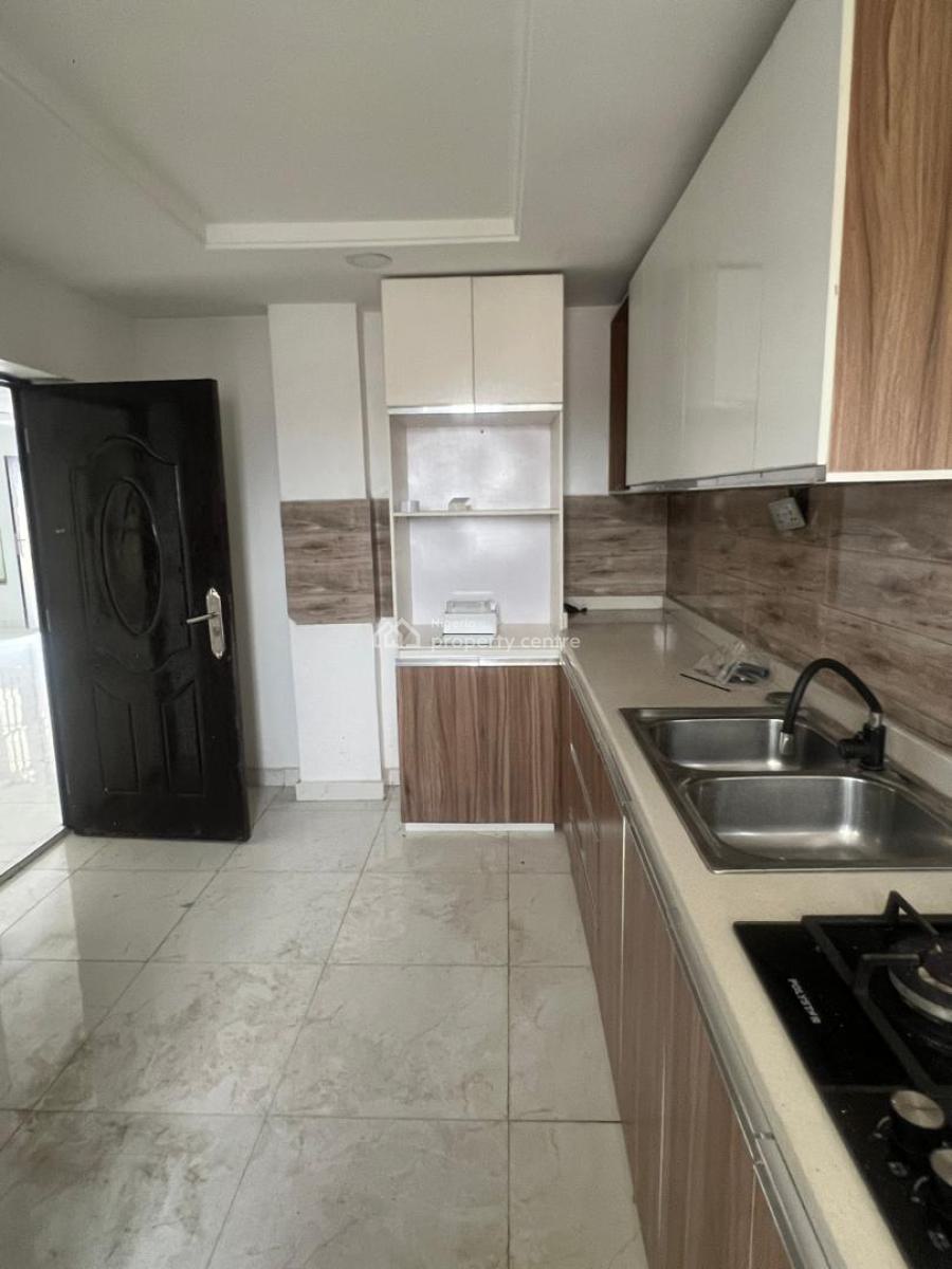 Specious 3 Bedrooms Flat, Ilasan, Lekki, Lagos, Flat / Apartment for Rent