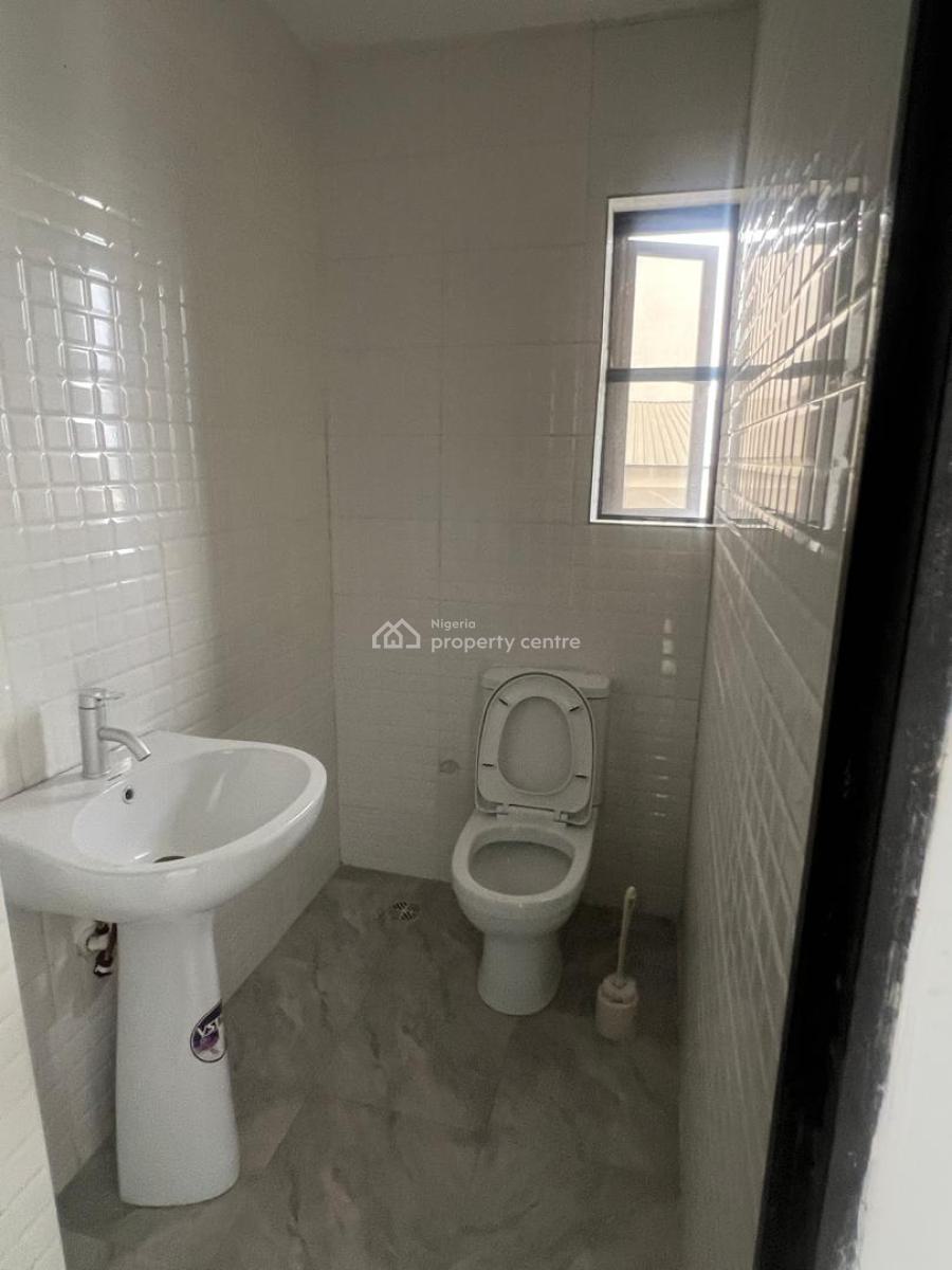 Specious 3 Bedrooms Flat, Ilasan, Lekki, Lagos, Flat / Apartment for Rent