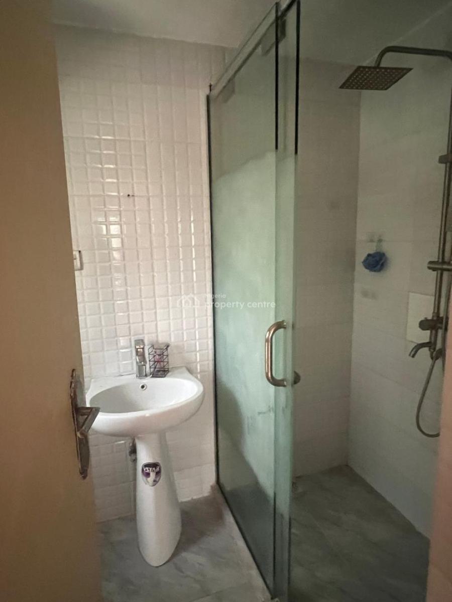 Specious 3 Bedrooms Flat, Ilasan, Lekki, Lagos, Flat / Apartment for Rent