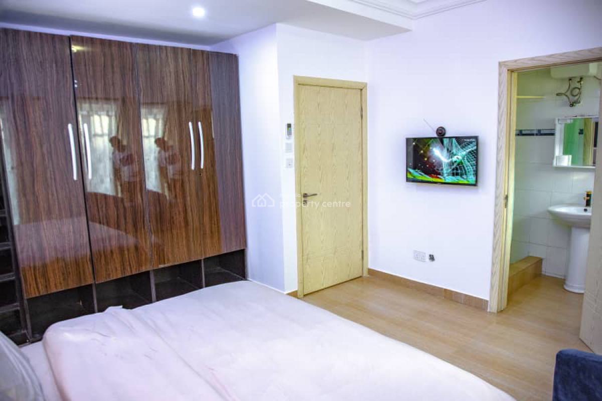 Spacious 2 Bedrooms Apartment, Ikeja Gra, Ikeja, Lagos, Flat / Apartment Short Let