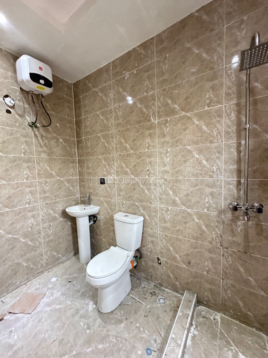 Spaciously Built 3 Bedroom Penthouse with Pool & Gym, Lekki Phase 1, Lekki, Lagos, House for Rent