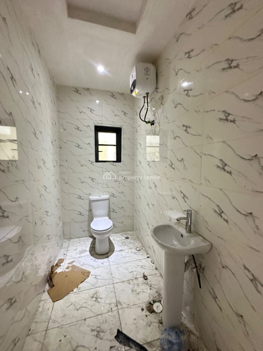 Spaciously Built 3 Bedroom Penthouse with Pool & Gym, Lekki Phase 1, Lekki, Lagos, House for Rent