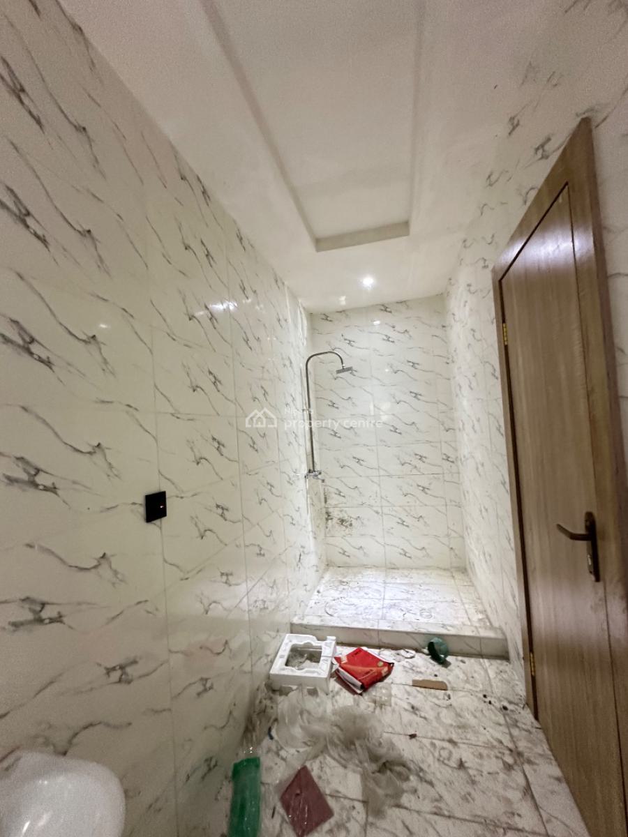 Spaciously Built 3 Bedroom Penthouse with Pool & Gym, Lekki Phase 1, Lekki, Lagos, House for Rent