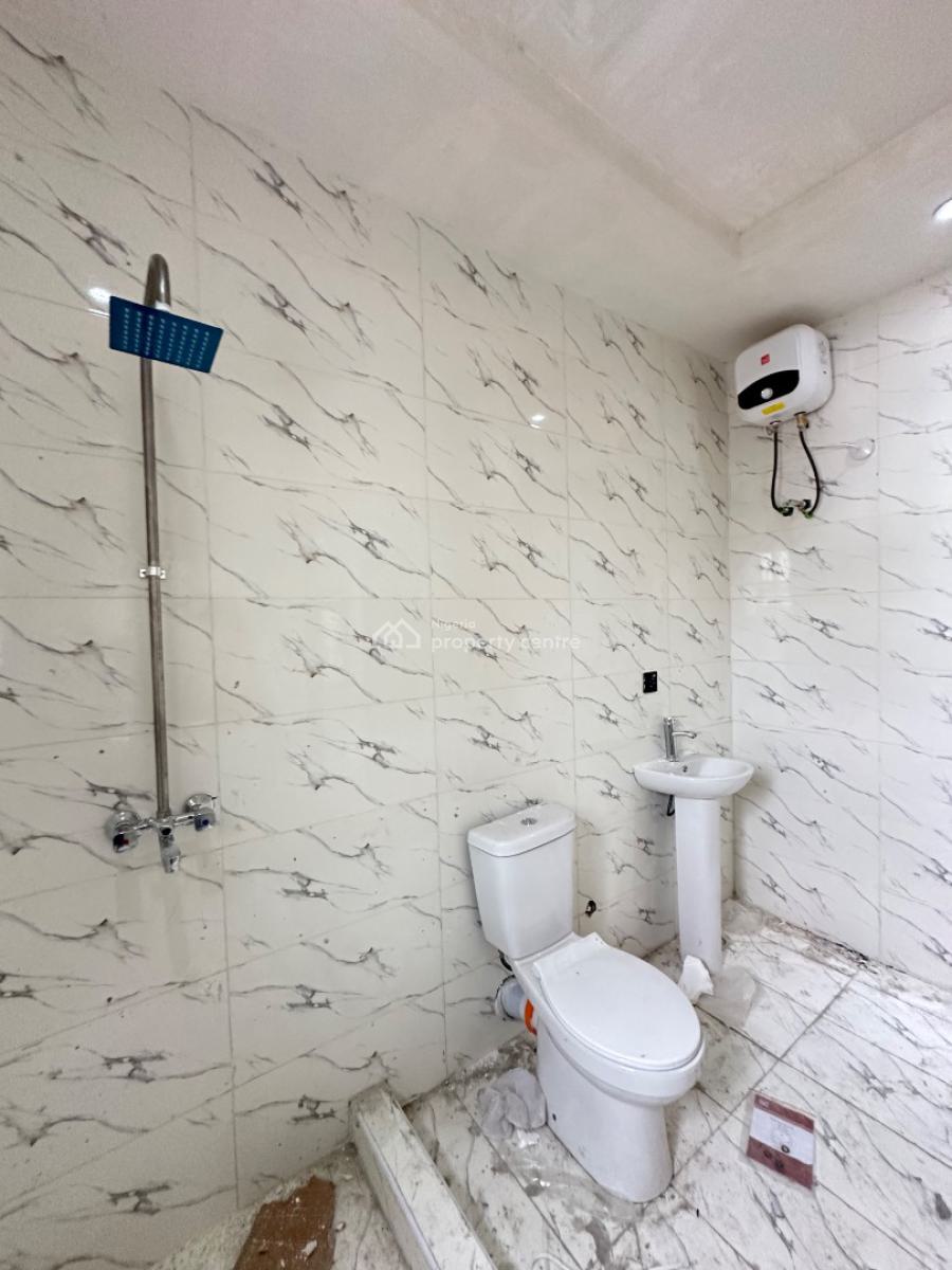 Spaciously Built 3 Bedroom Penthouse with Pool & Gym, Lekki Phase 1, Lekki, Lagos, House for Rent