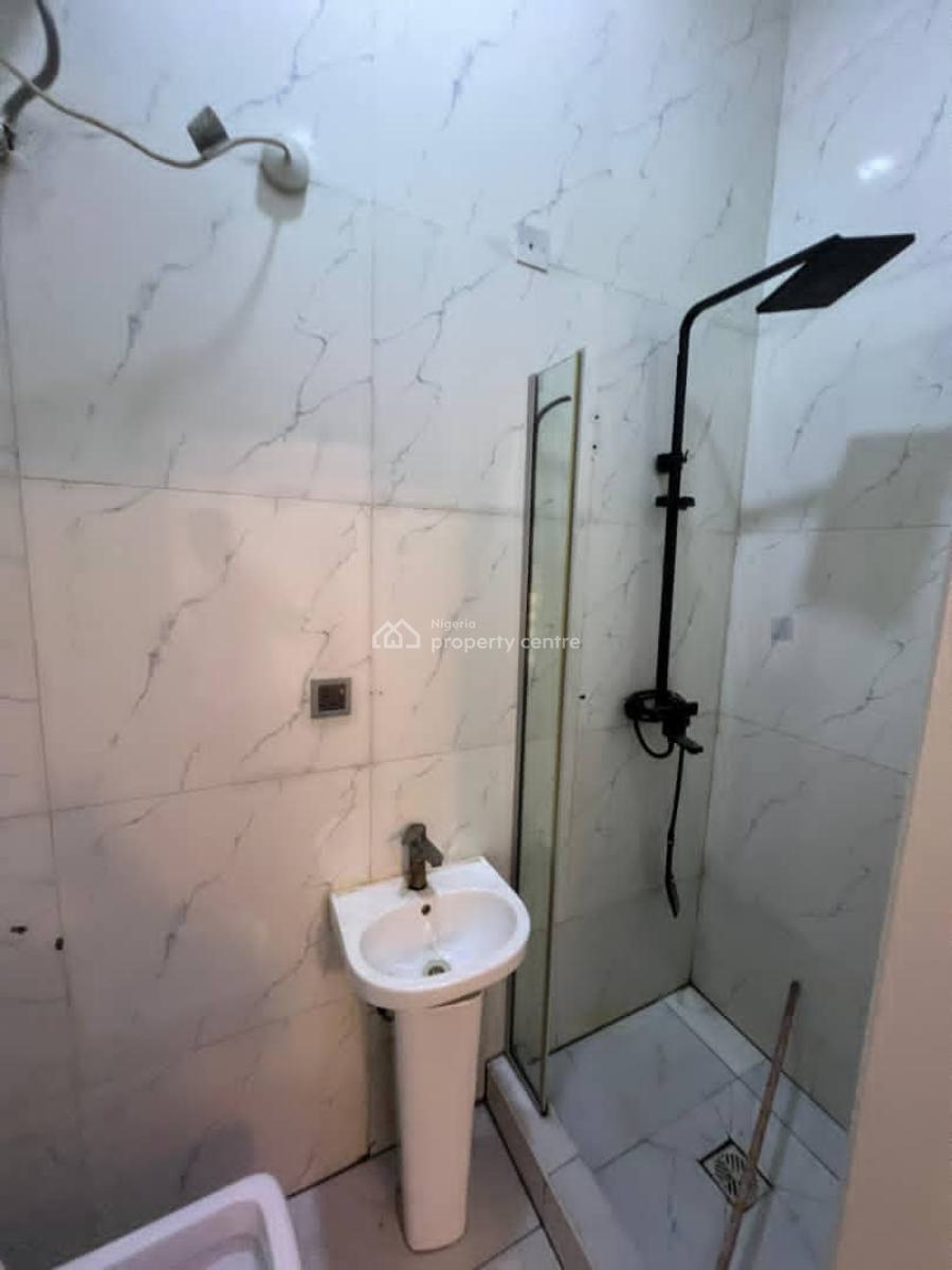 Spacious Guest Room, Well Ventilated with Top-notch Bathroom, Ikota Villa Estate, Ikota, Lekki, Lagos, Flat / Apartment for Rent