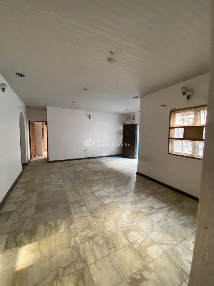 3 Bedrooms Apartment Upstairs, Ikota, Lekki, Lagos, Flat / Apartment for Rent