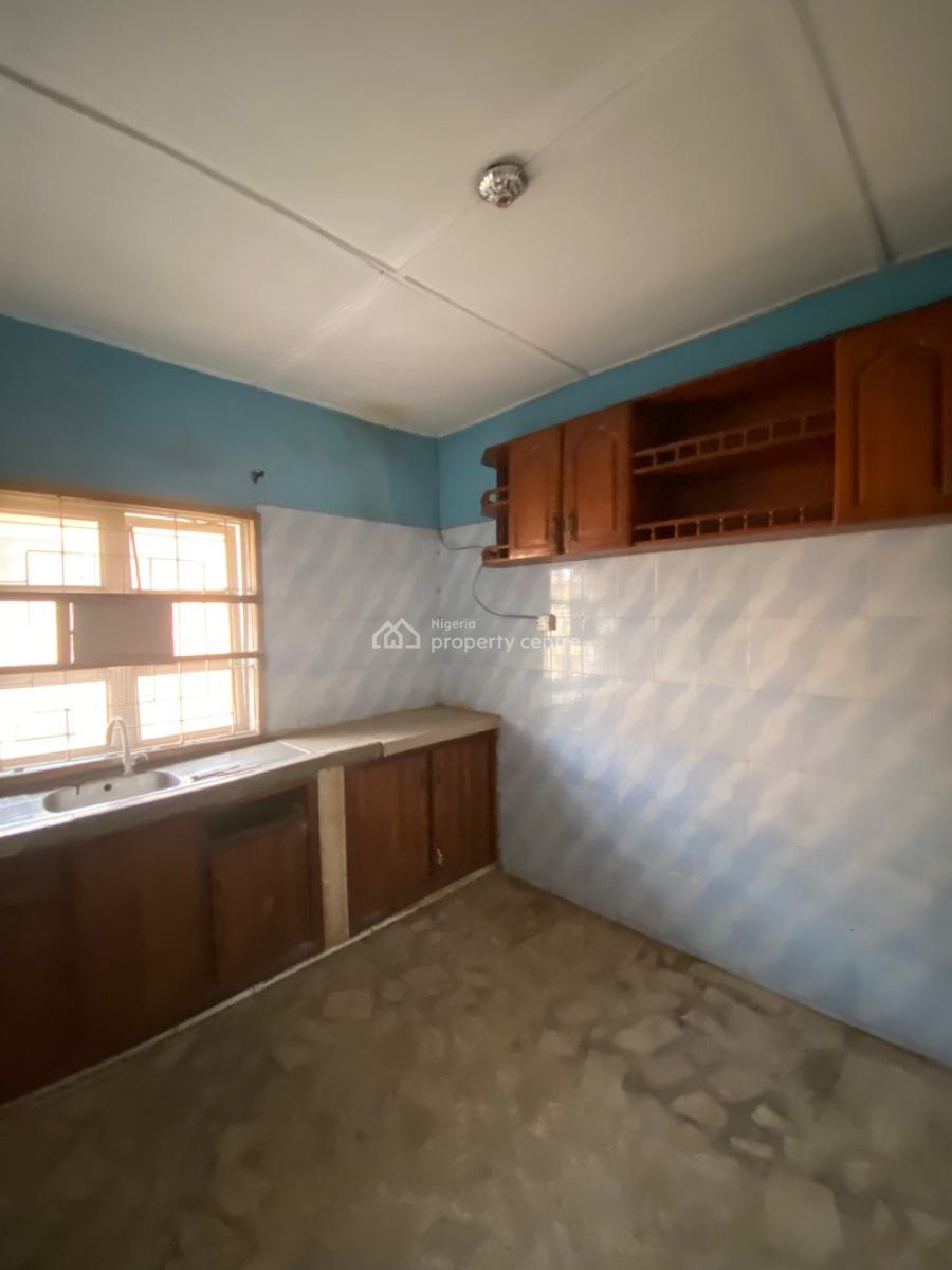 3 Bedrooms Apartment Upstairs, Ikota, Lekki, Lagos, Flat / Apartment for Rent