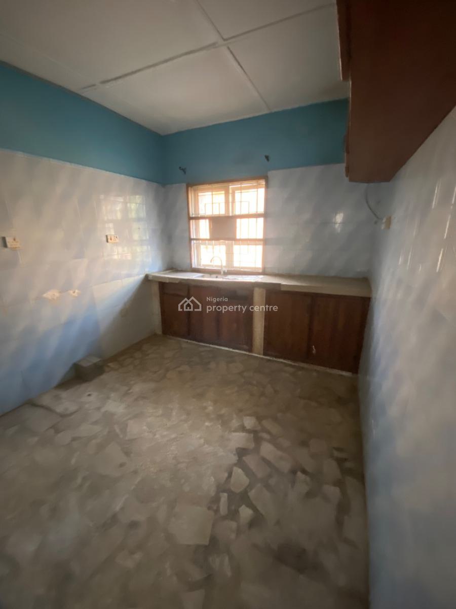 3 Bedrooms Apartment Upstairs, Ikota, Lekki, Lagos, Flat / Apartment for Rent
