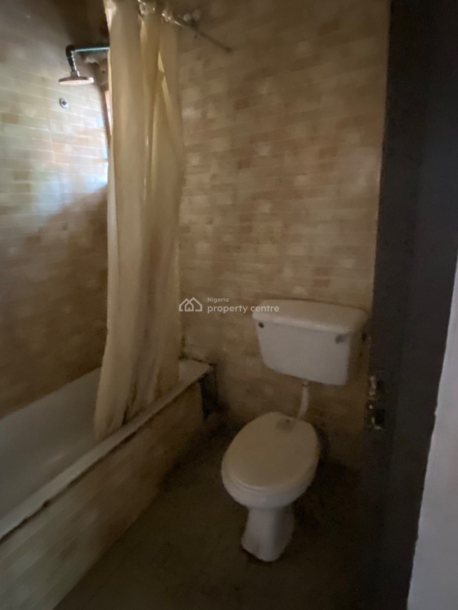 3 Bedrooms Apartment Upstairs, Ikota, Lekki, Lagos, Flat / Apartment for Rent