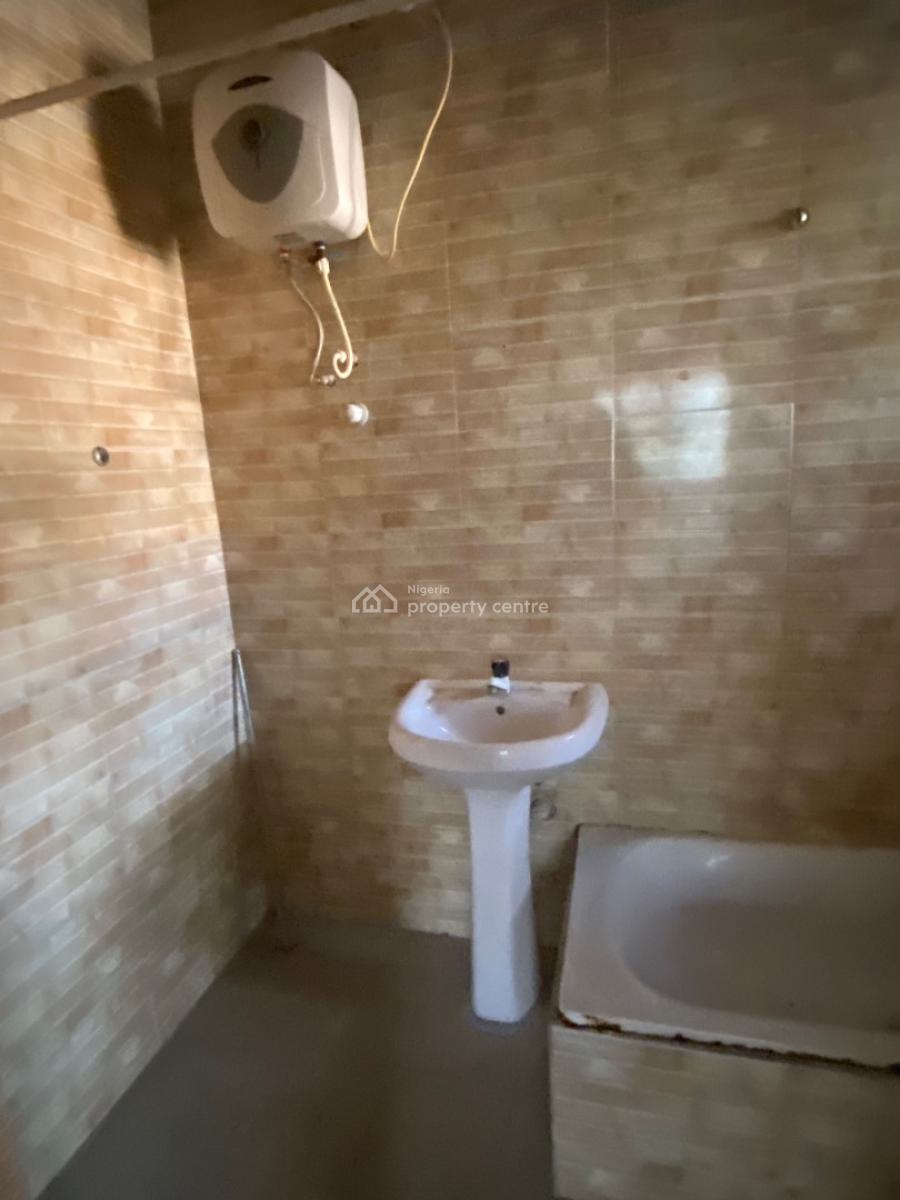 3 Bedrooms Apartment Upstairs, Ikota, Lekki, Lagos, Flat / Apartment for Rent