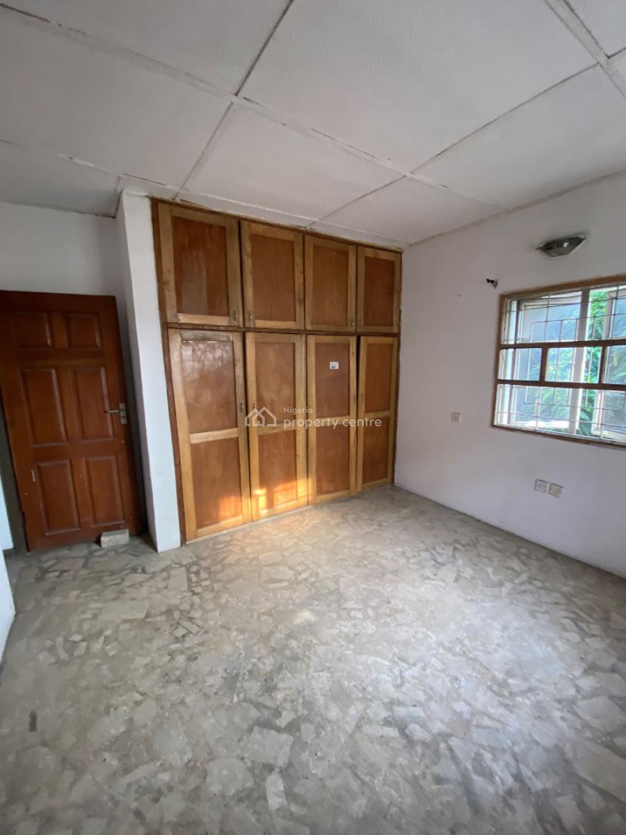 3 Bedrooms Apartment Upstairs, Ikota, Lekki, Lagos, Flat / Apartment for Rent