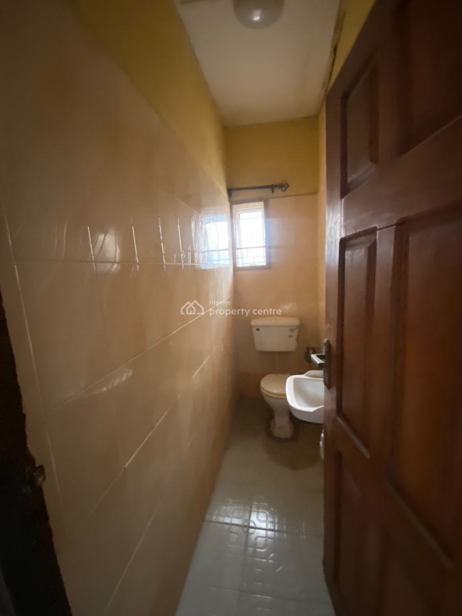 3 Bedrooms Apartment Upstairs, Ikota, Lekki, Lagos, Flat / Apartment for Rent