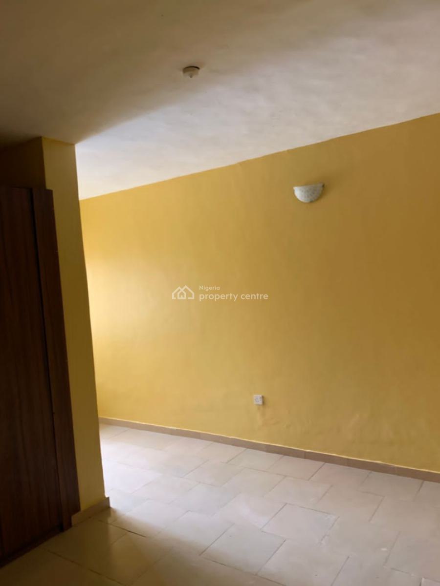 Clean 3 Bedroom Flat, Omole Phase 2, Ikeja, Lagos, Flat / Apartment for Rent