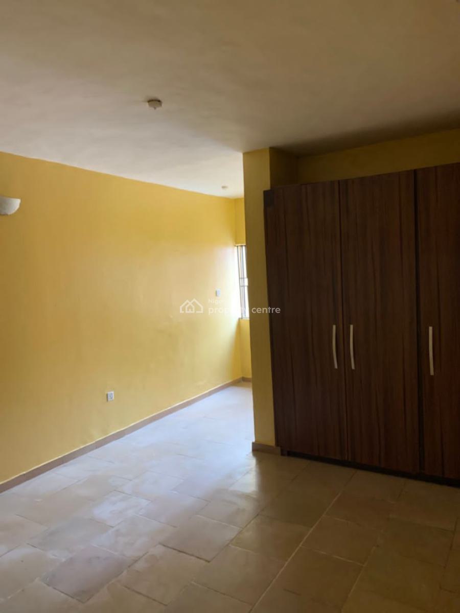 Clean 3 Bedroom Flat, Omole Phase 2, Ikeja, Lagos, Flat / Apartment for Rent