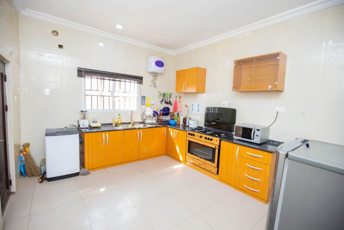 Clean Fully Furnished 3 Bedroom Flat, Tarred Rd, By Zartech, Wuye, Abuja, Flat / Apartment for Rent