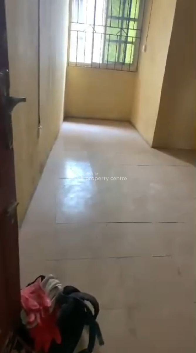 Neatly Used Mini Flat with Water, Oworonshoki, Shomolu, Lagos, Mini Flat (room and Parlour) for Rent